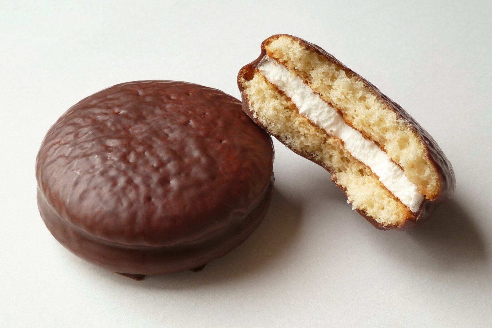 Lotte Choco Pie — chocolate-coated marshmallow snack cake from Korea